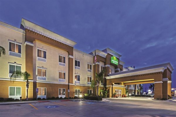 La Quinta Inn Suites by Wyndham Corpus Christi N Padre Isl — Property