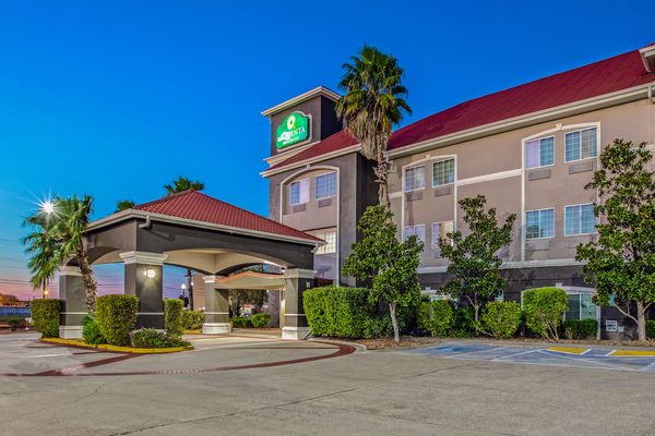 La Quinta Inn Suites by Wyndham Corpus Christi Northwest — Property
