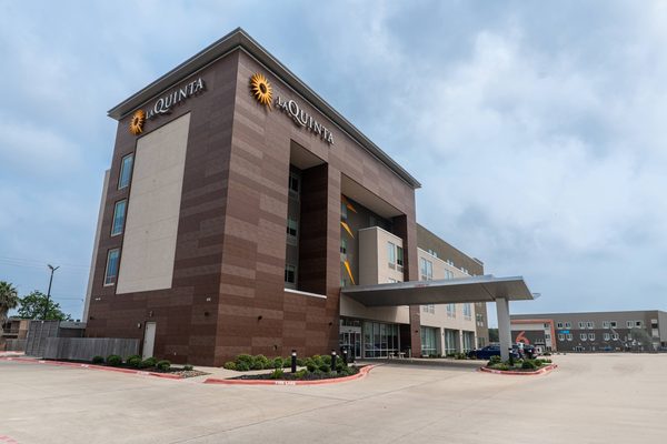 La Quinta Inn Suites by Wyndham Corpus Christi Southeast — Property