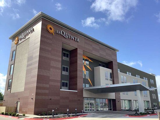 La Quinta Inn Suites by Wyndham Corpus Christi Southeast — Property