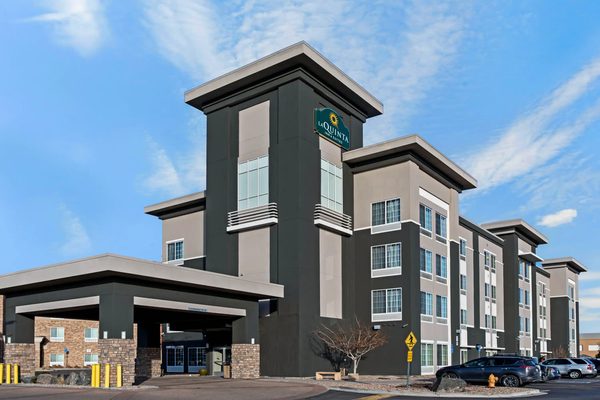 La Quinta Inn Suites by Wyndham Denver Gateway Park — Property