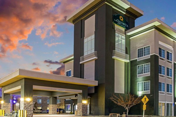 La Quinta Inn Suites by Wyndham Denver Gateway Park — Property