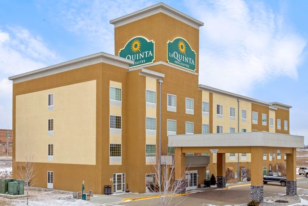La Quinta Inn Suites by Wyndham Dickinson — Property