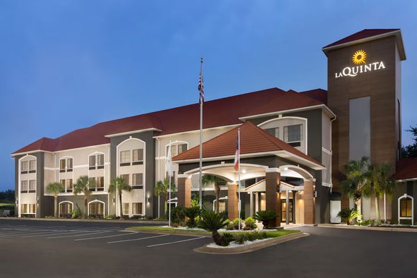 La Quinta Inn Suites by Wyndham Dublin Pleasanton — Property