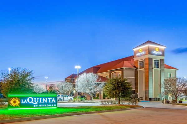 La Quinta Inn Suites by Wyndham Eastland — Property