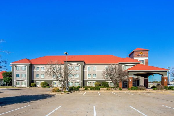 La Quinta Inn Suites by Wyndham Eastland — Property