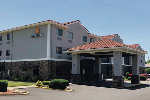 La Quinta Inn Suites by Wyndham Elizabethtown — Property