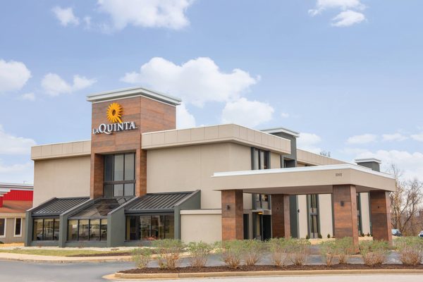 La Quinta Inn Suites by Wyndham Festus St Louis South Festus Missouri — Property