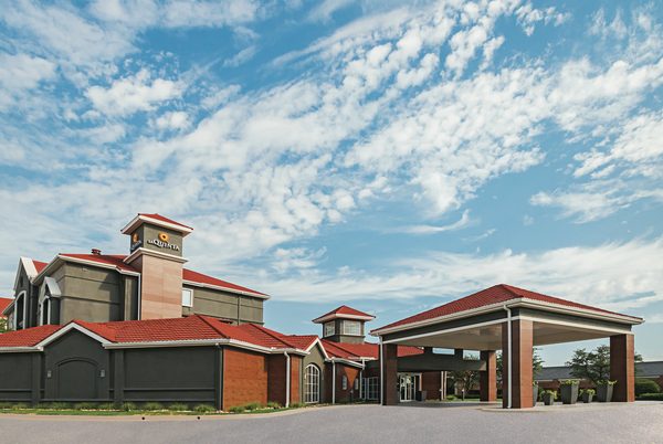 La Quinta Inn Suites by Wyndham Fort Worth City View — Property
