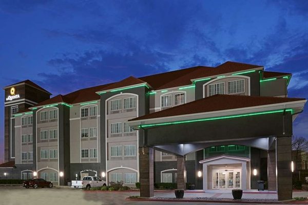 La Quinta Inn Suites by Wyndham Fort Worth Eastchase — Property