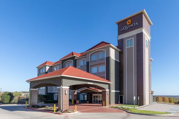 La Quinta Inn Suites by Wyndham Fort Worth Lake Worth — Property