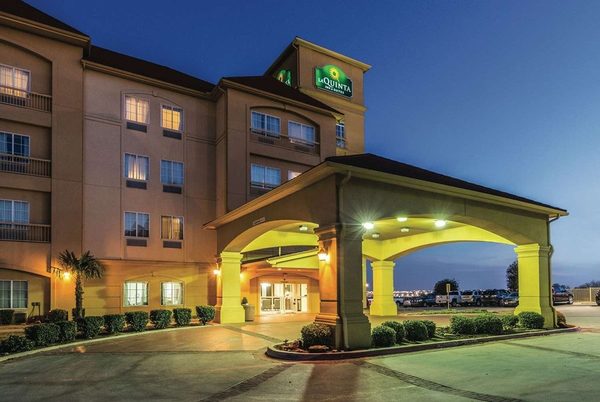 La Quinta Inn Suites by Wyndham Fort Worth Lake Worth — Property