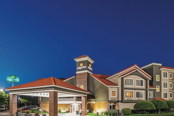La Quinta Inn Suites by Wyndham Fort Worth North — Property