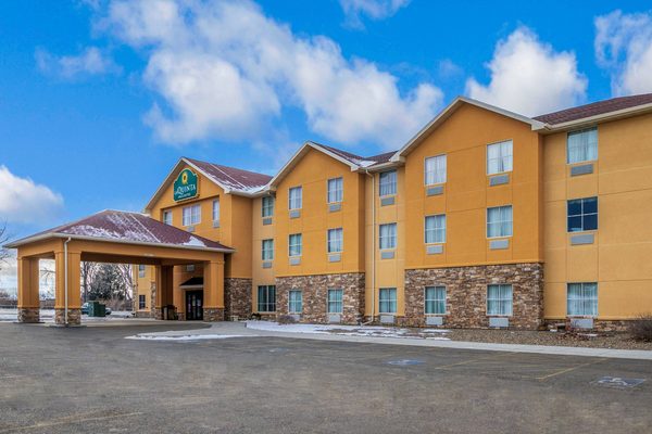 La Quinta Inn Suites By Wyndham Glendive — Property