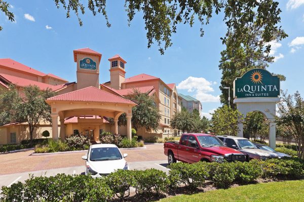 La Quinta Inn Suites by Wyndham Houston Bush IAH South — Property