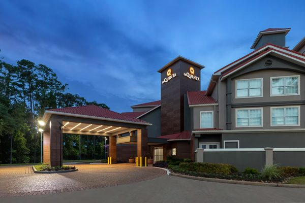 La Quinta Inn Suites by Wyndham Houston Bush IAH South — Property