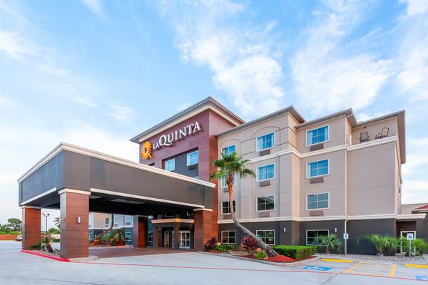 La Quinta Inn Suites by Wyndham Houston Channelview — Property