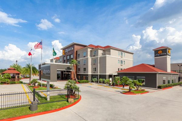 La Quinta Inn Suites by Wyndham Houston Channelview — Property