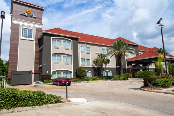 La Quinta Inn Suites by Wyndham Houston East at Normandy — Property