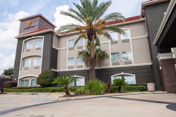 La Quinta Inn Suites by Wyndham Houston East at Normandy — Property