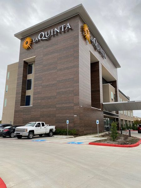 La Quinta Inn Suites by Wyndham Houston Galleria Area — Property