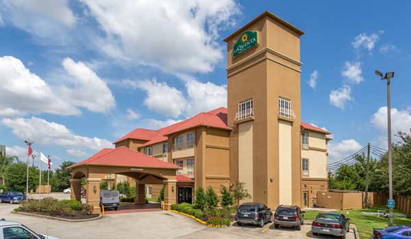 La Quinta Inn Suites by Wyndham Houston Hobby Airport — Property