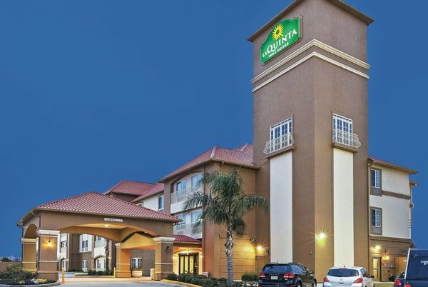 La Quinta Inn Suites by Wyndham Houston Hobby Airport — Property