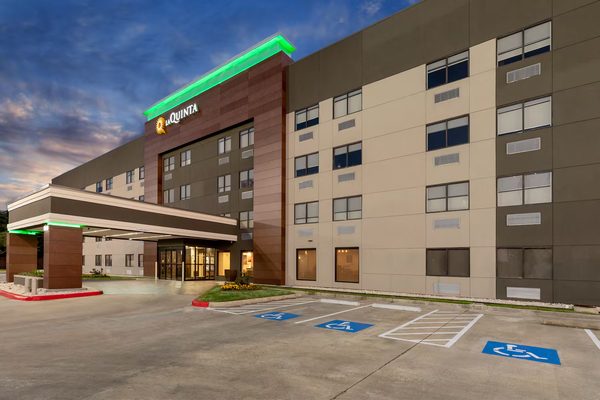 La Quinta Inn Suites by Wyndham Houston NW Brookhollow — Property