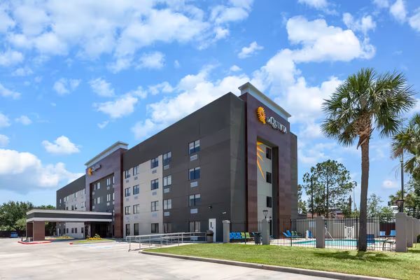 La Quinta Inn Suites by Wyndham Houston NW Brookhollow — Property