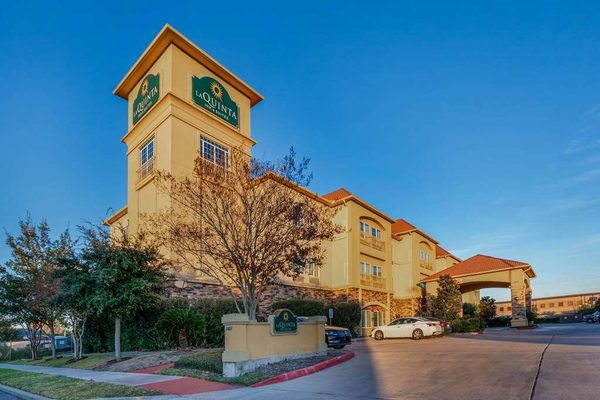 La Quinta Inn Suites by Wyndham Houston NW Brookhollow — Property