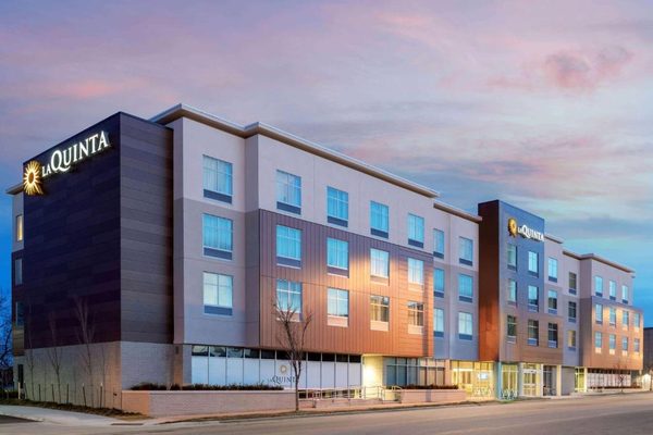 La Quinta Inn Suites by Wyndham Kansas City Beacon Hill — Property
