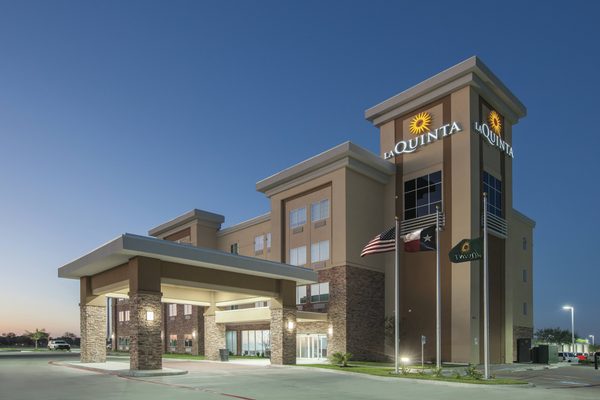La Quinta Inn Suites by Wyndham Kingsville — Property