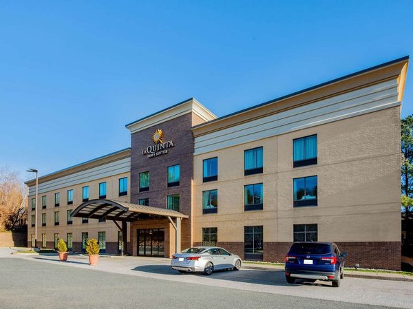 La Quinta Inn Suites by Wyndham Kingsville — Property