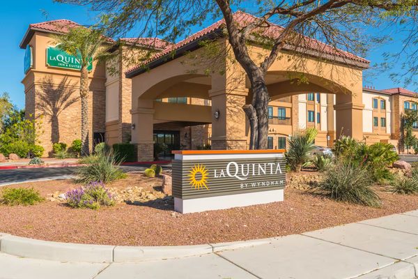 La Quinta Inn Suites by Wyndham Las Vegas Airport N Conv Las Vegas Nevada — Property