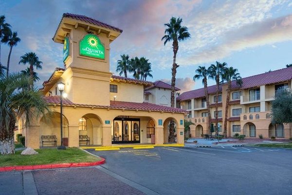 La Quinta Inn Suites by Wyndham Las Vegas Airport N Conv Las Vegas Nevada — Property