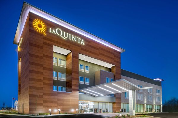 La Quinta Inn Suites By Wyndham — Property