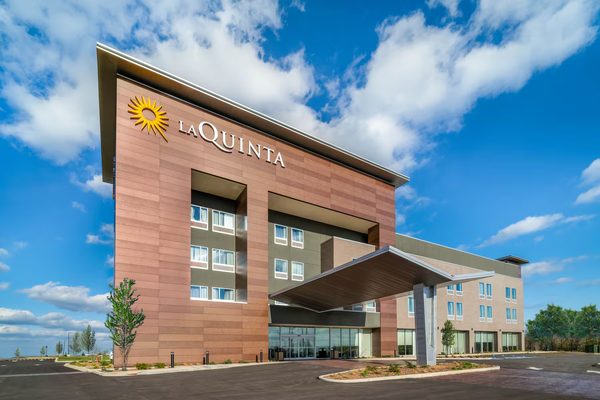 La Quinta Inn Suites By Wyndham — Property