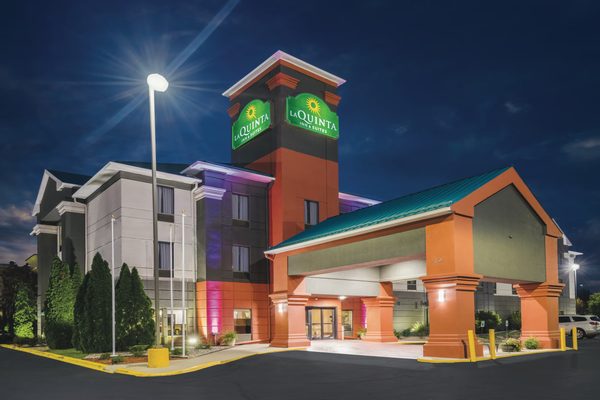 La Quinta Inn Suites by Wyndham Louisville — Property