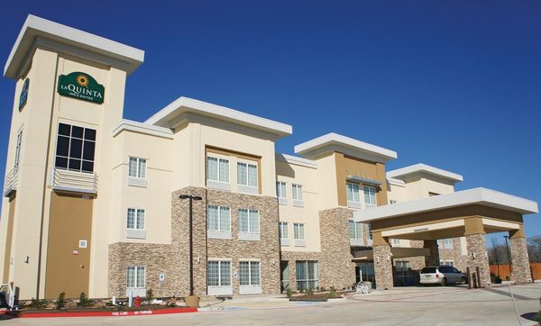 La Quinta Inn Suites by Wyndham Luling — Property