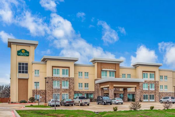 La Quinta Inn Suites by Wyndham Luling — Property