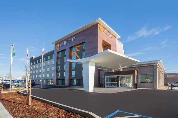 La Quinta Inn Suites by Wyndham Madera — Property