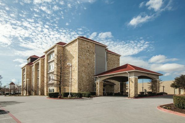 La Quinta Inn Suites by Wyndham Mansfield TX — Property