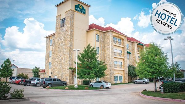 La Quinta Inn Suites by Wyndham Mansfield TX — Property