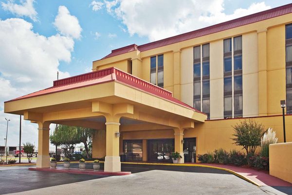 La Quinta Inn Suites by Wyndham Memphis I 240 — Property