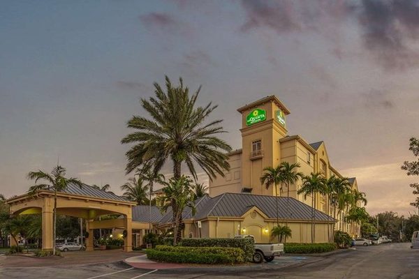 La Quinta Inn Suites by Wyndham Miami Airport West Miami Florida — Property