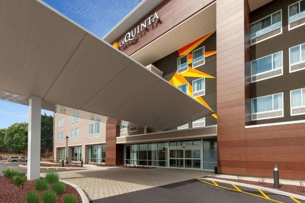 La Quinta Inn Suites by Wyndham Middletown — Property