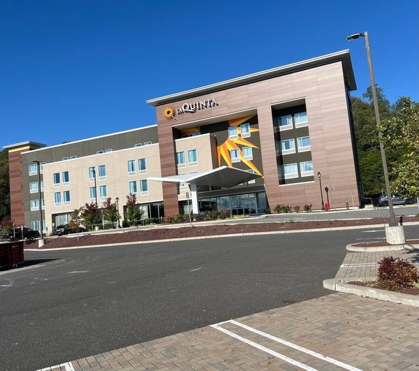 La Quinta Inn Suites by Wyndham Middletown — Property