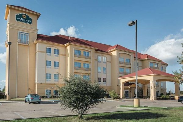 La Quinta Inn Suites by Wyndham Mt Pleasant — Property