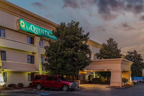 La Quinta Inn Suites by Wyndham N Little Rock McCain Mall — Property