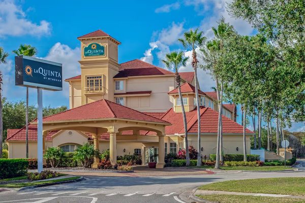 La Quinta Inn Suites by Wyndham Orlando Airport Orlando Florida — Property